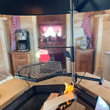 Grillkota Holzhuette Luxuszelt *